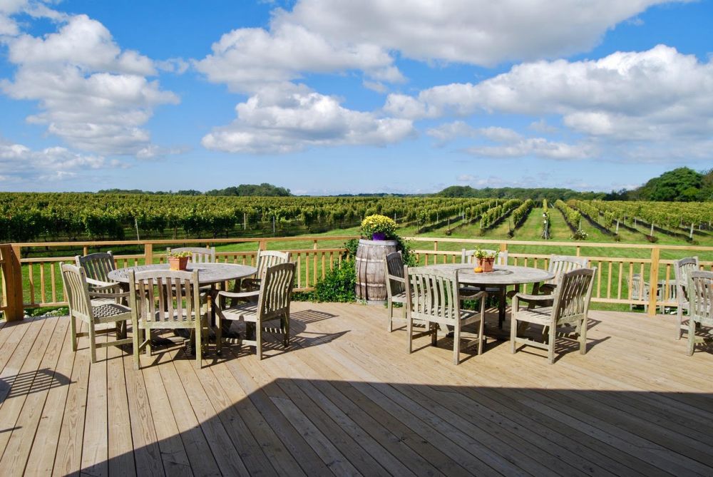 vineyard vines tables